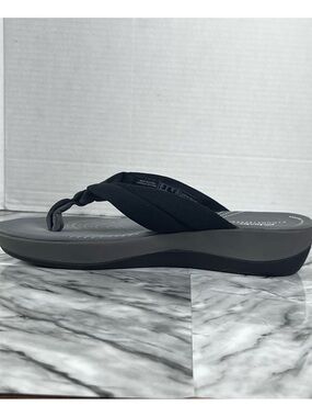 Clark’s Arla Glison cloudsteppers thong flip flop sandal